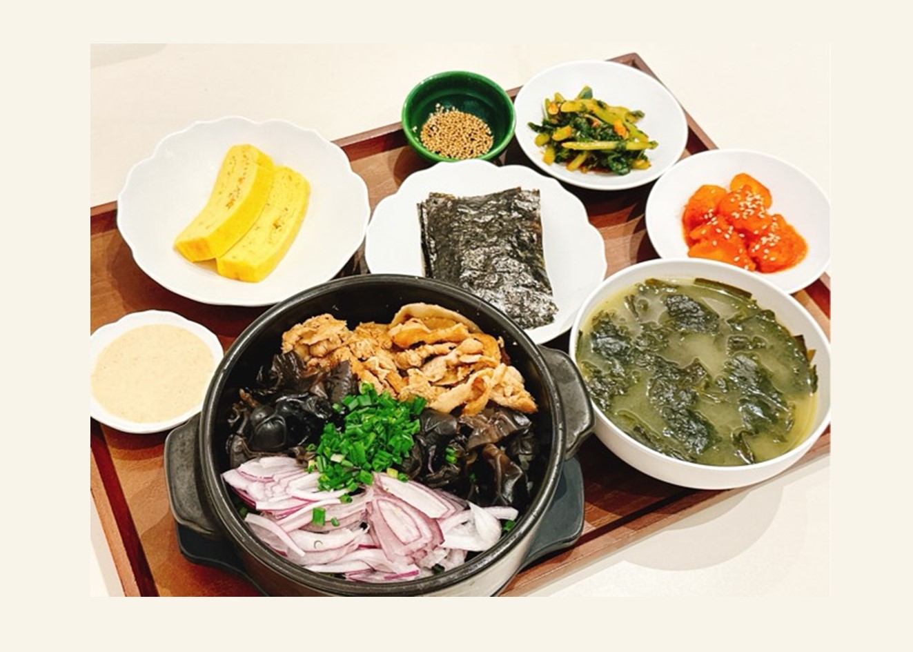 [아워홈오피스]삼겹목이버섯솥밥